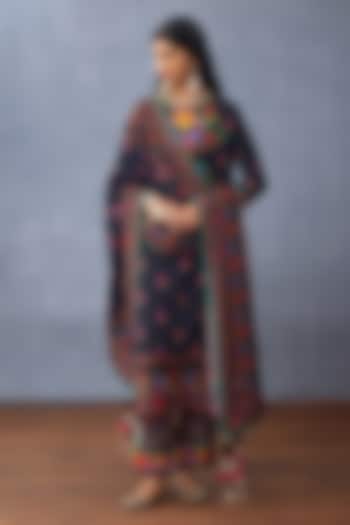 Black Slub Silk Floral Printed Kurta Set by TORANI at Pernia's Pop Up Shop