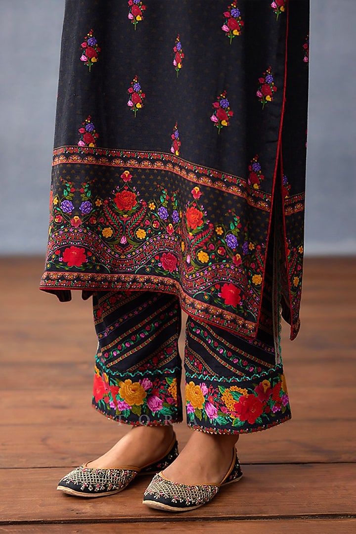 Black Slub Silk Floral Printed Kurta Set by TORANI at Pernia's Pop Up Shop