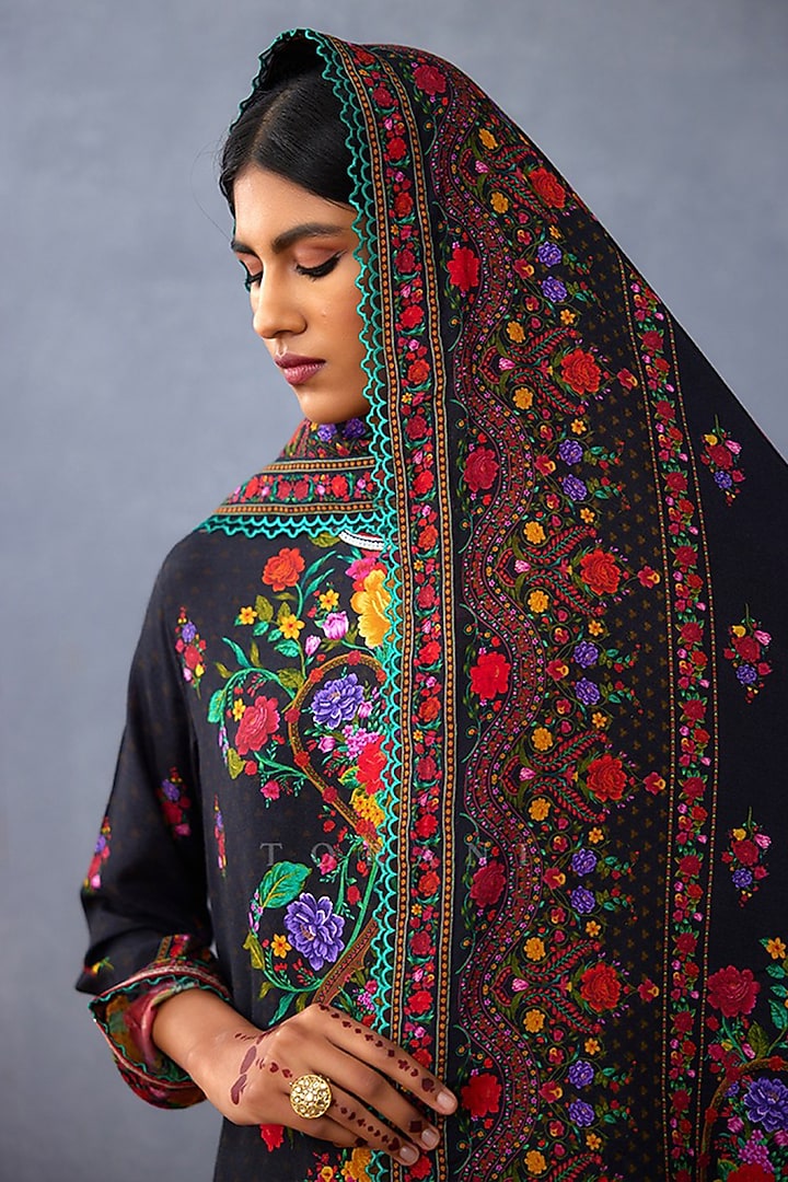 Black Slub Silk Floral Printed Kurta Set by TORANI at Pernia's Pop Up Shop
