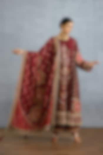 Maroon Dola Silk Patola Printed Kurta Set by TORANI at Pernia's Pop Up Shop