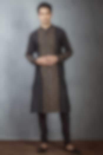 Black Machine Embroidered Kurta Set by Torani Men at Pernia's Pop Up Shop