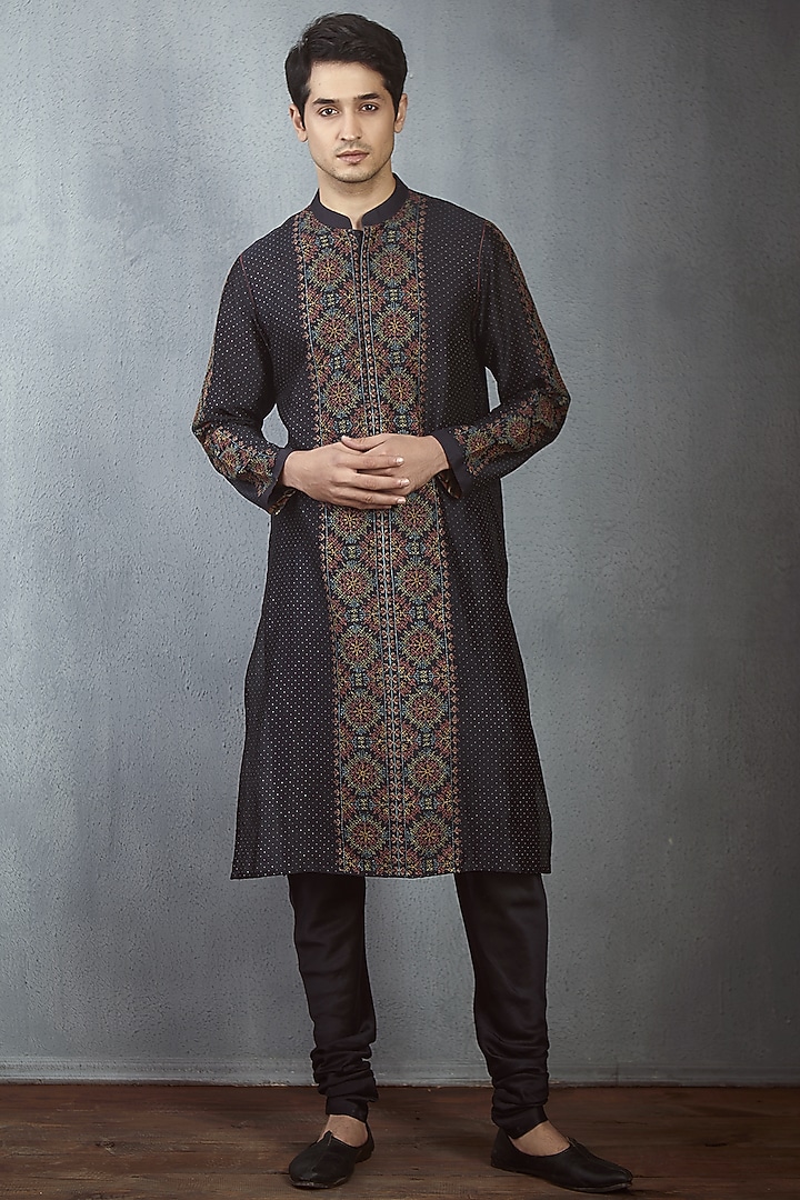 Black Machine Embroidered Kurta Set by Torani Men at Pernia's Pop Up Shop