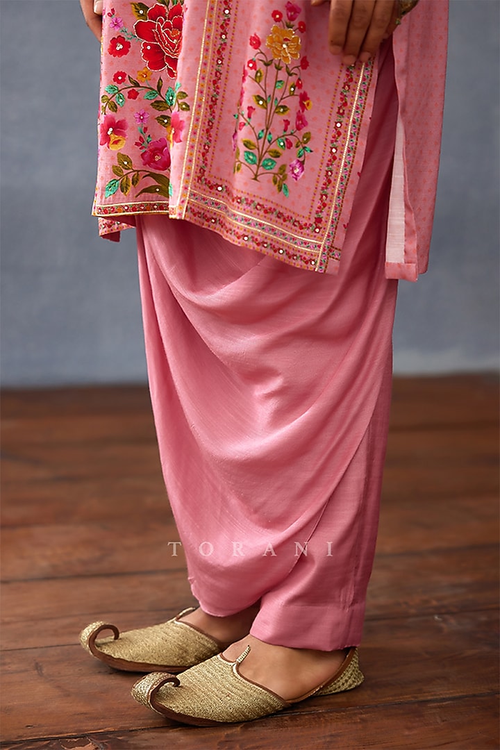Pink South Silk Slub Digital Printed Kurta Set by Torani Men at Pernia's Pop Up Shop