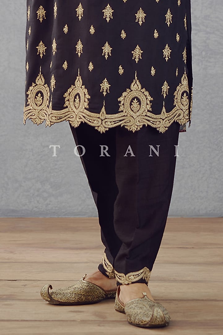 Jet Black Silk Threa Embroidered Bundi Jacket Set by Torani Men at Pernia's Pop Up Shop