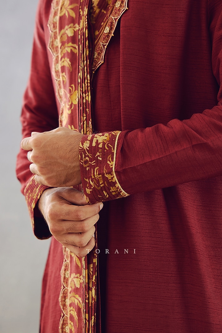 Burgundy Slub Silk Baghalpuri Printed Kurta Set by Torani Men at Pernia's Pop Up Shop