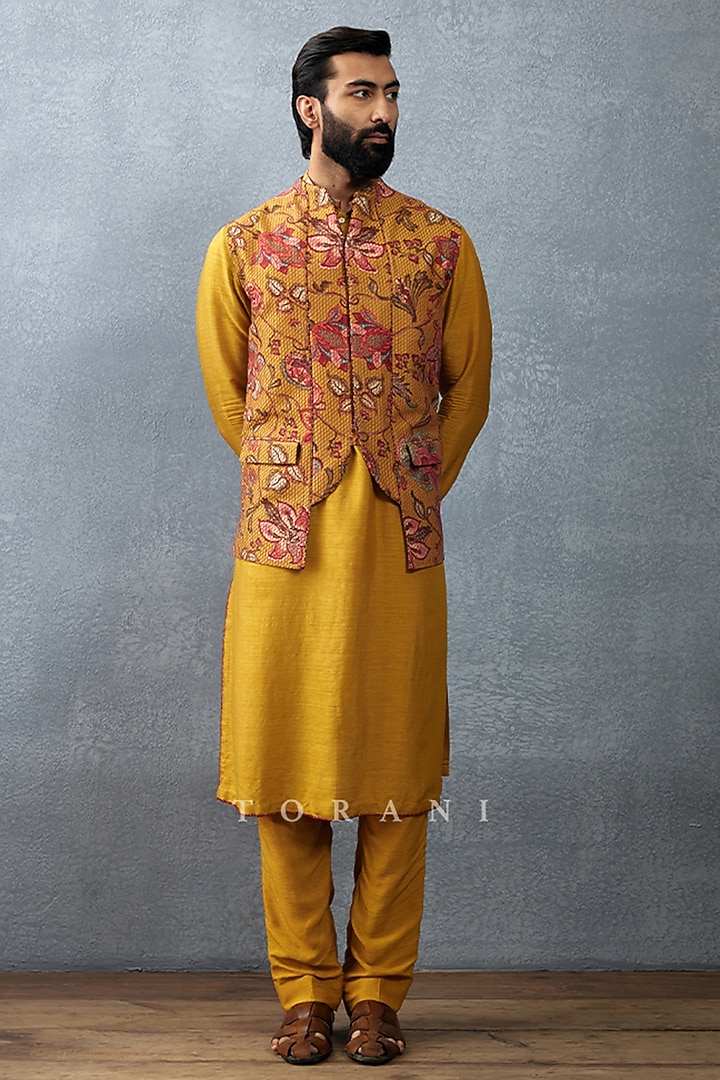 Yellow Cotton Voile & Handwoven Chanderi Digital Printed Bundi Set by Torani Men at Pernia's Pop Up Shop