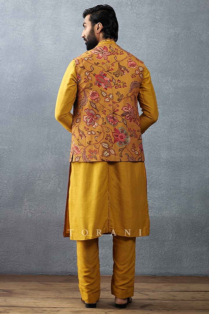 Yellow Cotton Voile & Handwoven Chanderi Digital Printed Bundi Set by Torani Men at Pernia's Pop Up Shop