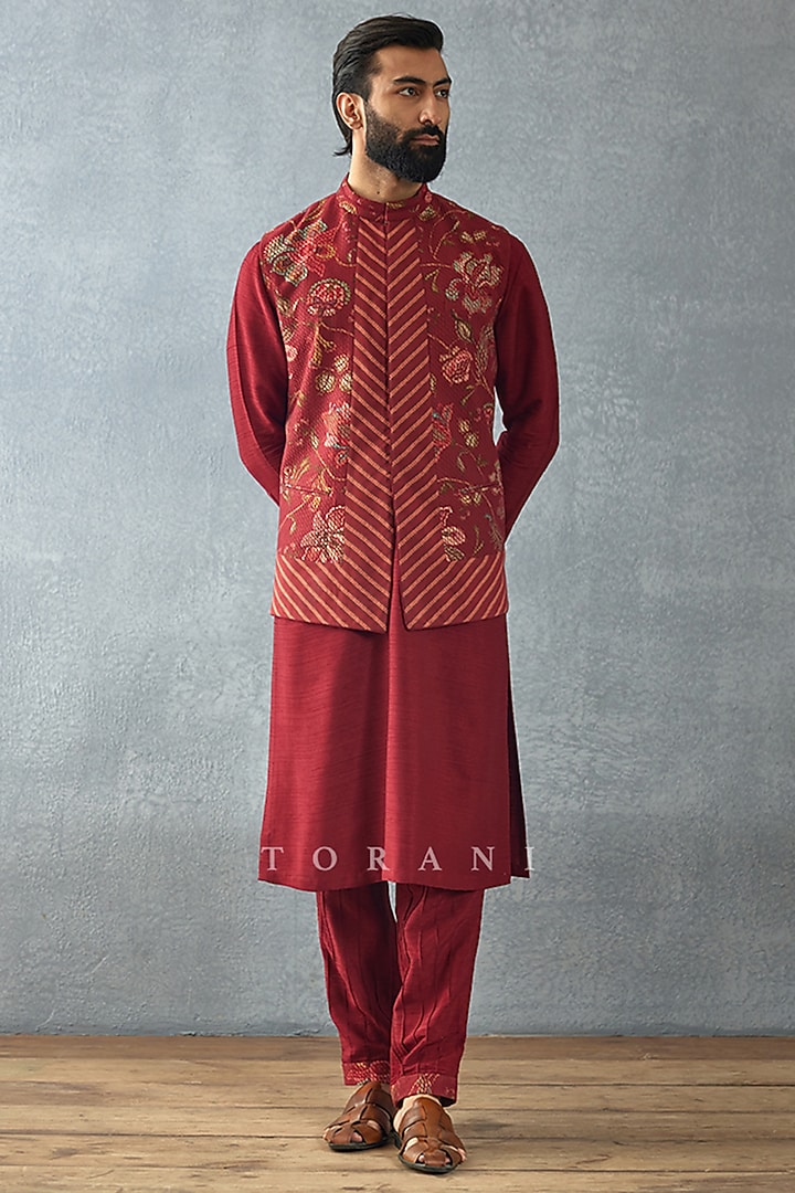 Red Cotton Voile & Handwoven Chanderi Digital Printed Bundi Set by Torani Men at Pernia's Pop Up Shop