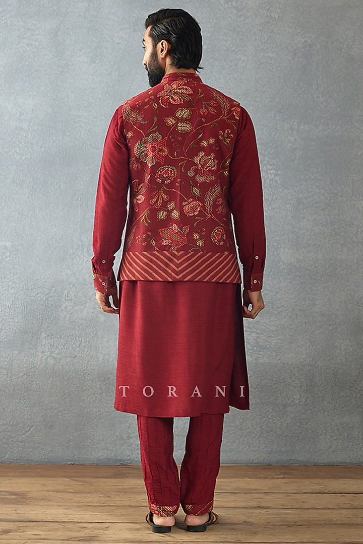 Red Cotton Voile & Handwoven Chanderi Digital Printed Bundi Set by Torani Men at Pernia's Pop Up Shop