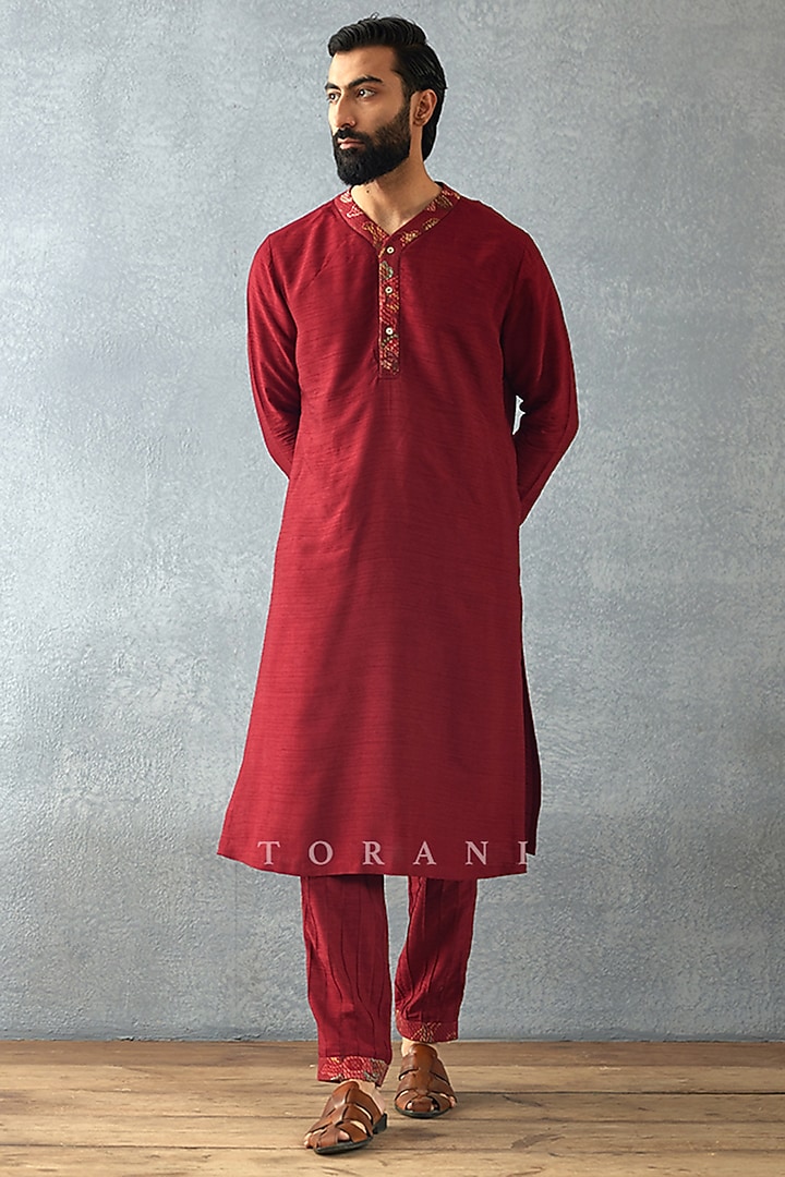 Red Cotton Voile & Handwoven Chanderi Digital Printed Bundi Set by Torani Men at Pernia's Pop Up Shop