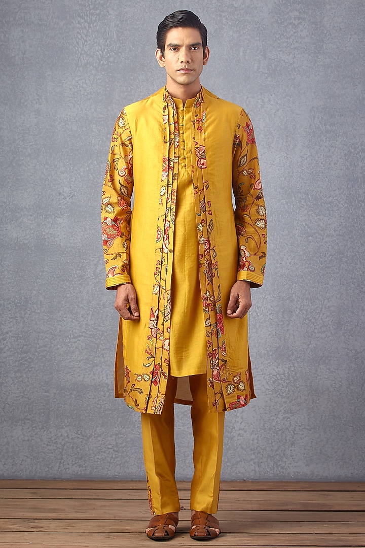 Yellow Cotton Silk & Handwoven Chanderi Digital Printed Kurta Set by Torani Men at Pernia's Pop Up Shop