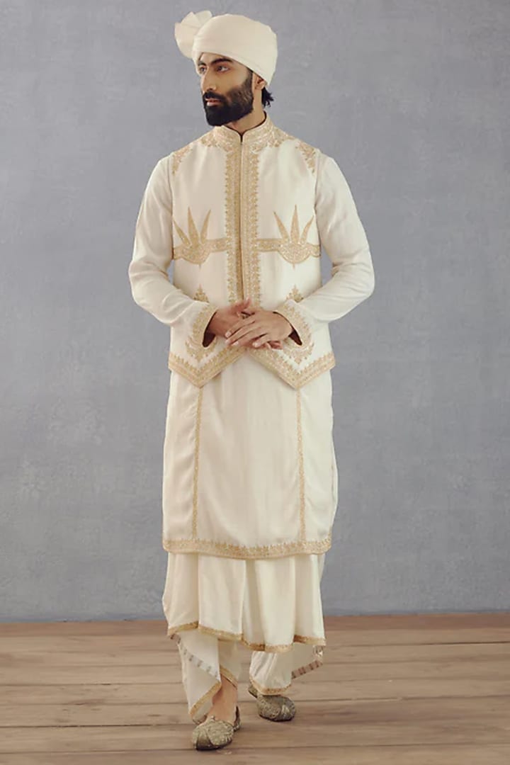Ivory Slub Silk Hand Embroidered Bundi Set by Torani Men at Pernia's Pop Up Shop