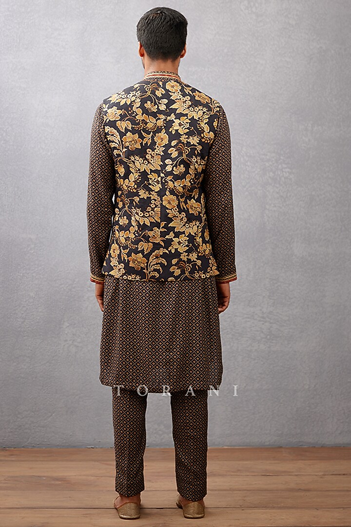 Black Cotton Silk & Slub Silk Gota Embroidered Bundi Set by Torani Men at Pernia's Pop Up Shop
