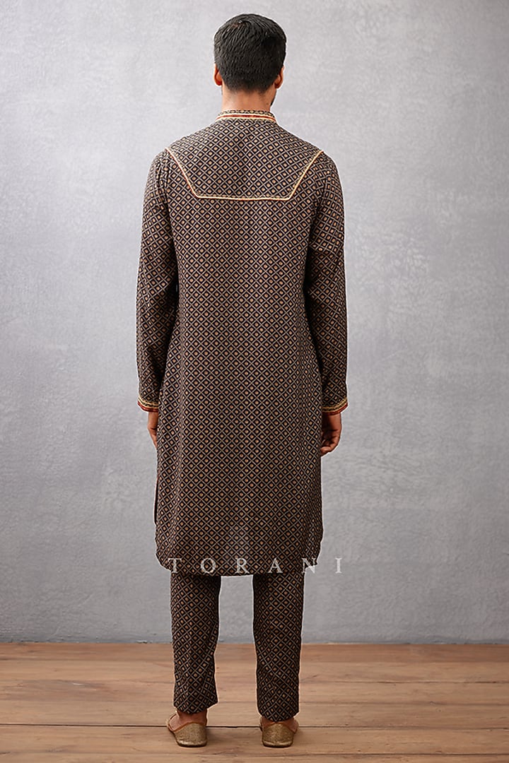 Black Cotton Silk & Slub Silk Gota Embroidered Bundi Set by Torani Men at Pernia's Pop Up Shop