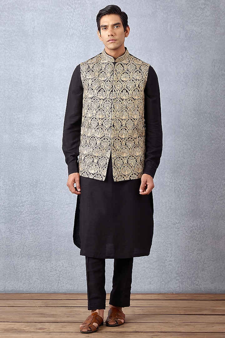 Black Cotton Silk & Slub Silk Hand Embroidered Bundi Set by Torani Men at Pernia's Pop Up Shop