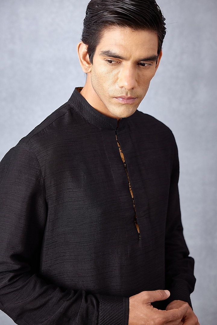 Black Cotton Silk & Slub Silk Hand Embroidered Bundi Set by Torani Men at Pernia's Pop Up Shop