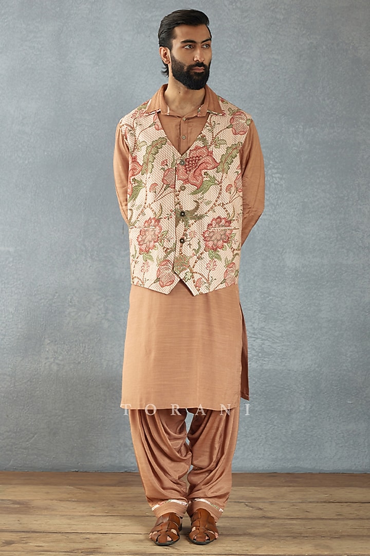 Pink Cotton Silk & Handwoven Chanderi Digital Printed Bundi Set by Torani Men at Pernia's Pop Up Shop