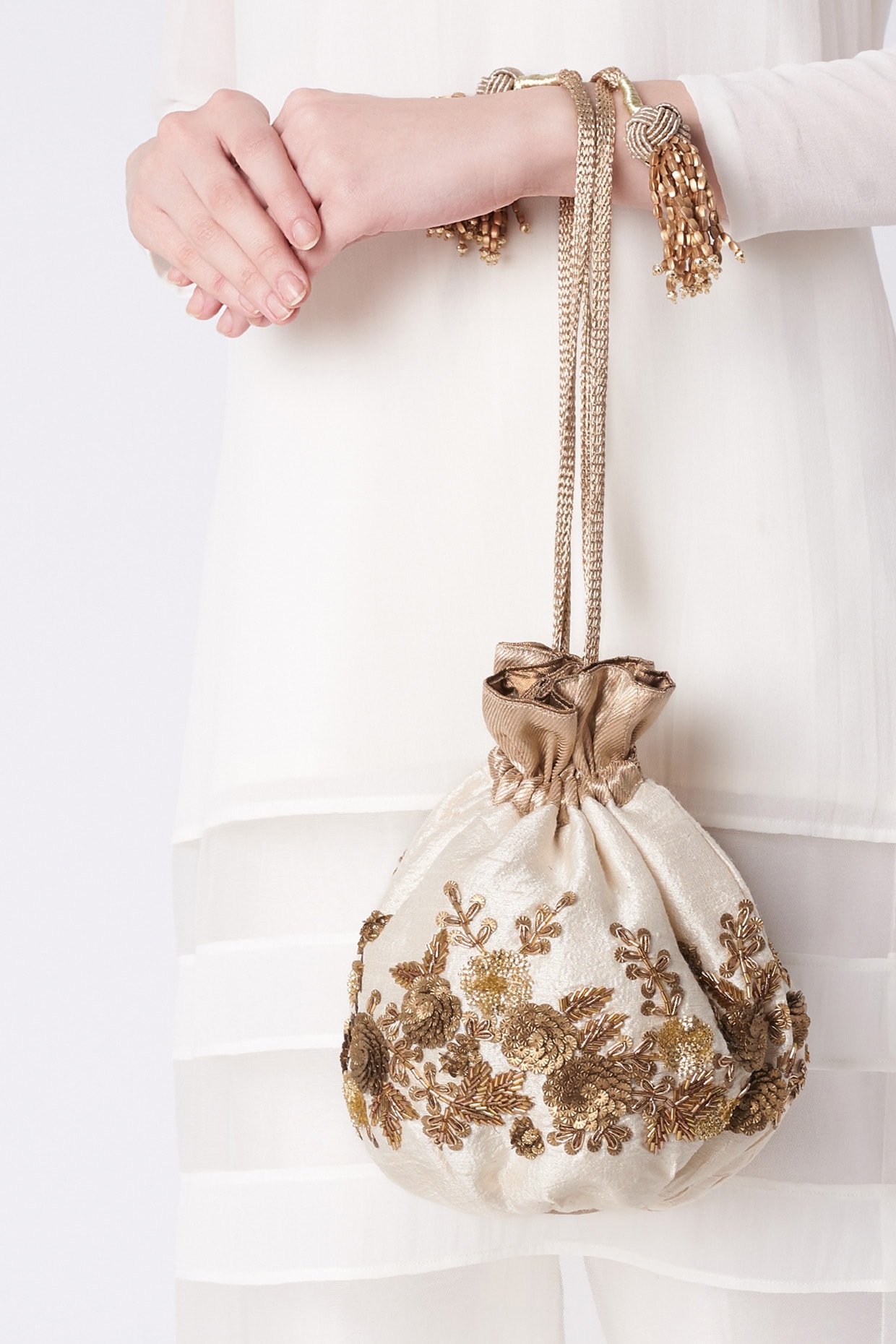 Peora White Potli Bags for Women Evening Bag Clutch Ethnic Bride Purse with  Drawstring(P10W) : Amazon.in: Fashion