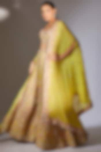 Yellow Georgette Embroidered Cape Set by Tamanna Punjabi Kapoor at Pernia's Pop Up Shop