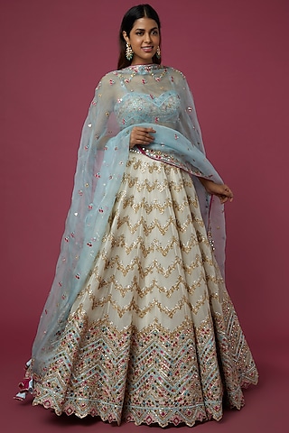 Beautiful Punjabi suit! #punjabisuit #lehenga #indianbridal #indianbride  #fashion #style #punjabi #ind…