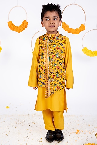 Yellow Cotton Hand Embroidered Bundi Jacket Set For Boys by Toplove