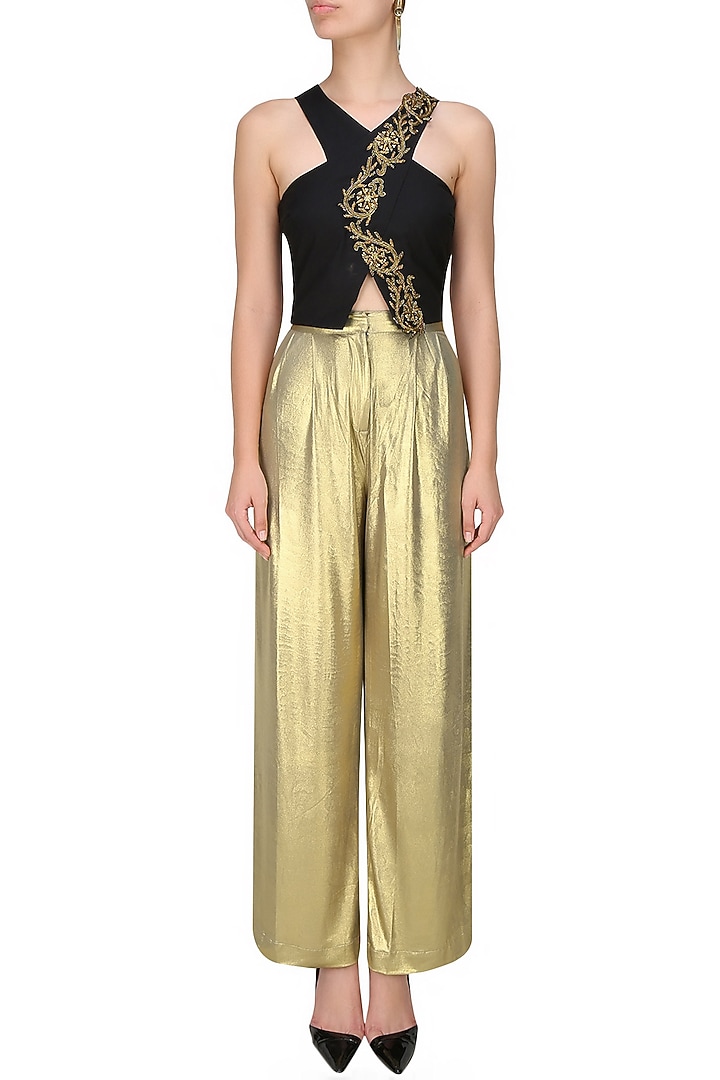 Tanya Patni presents Jager Crossover crop top available only at Pernia's Pop Up Shop.