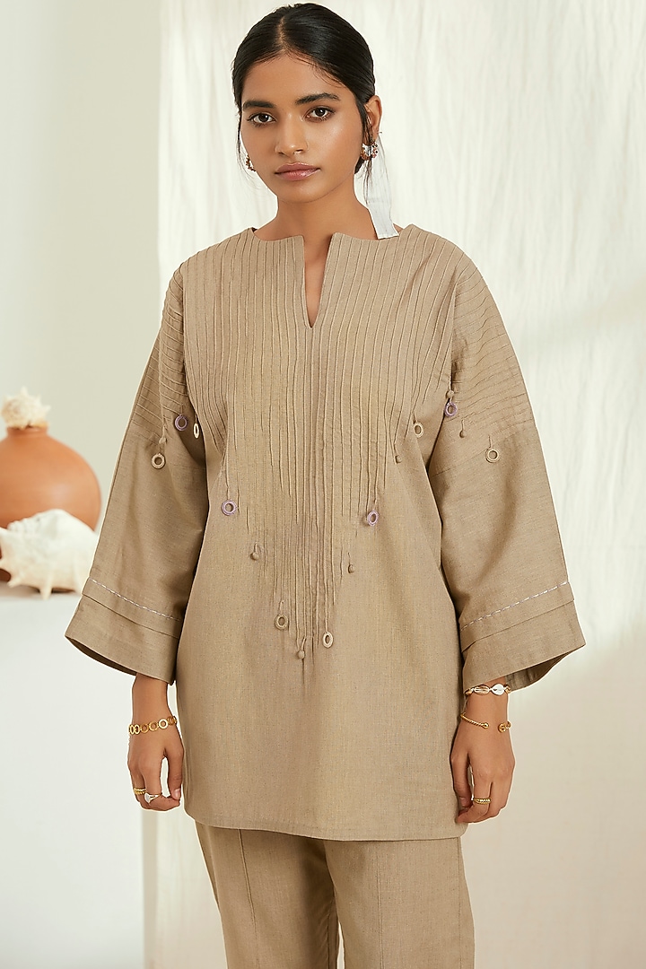 Beige Linen Embroidered Kurta Set by The Right Cut at Pernia's Pop Up Shop