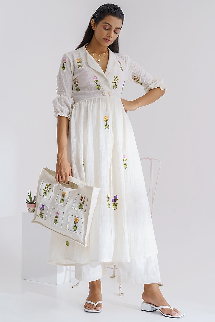 Pearl White Hand Embroidered Kurta Set by The Right Cut at Pernia's Pop Up Shop