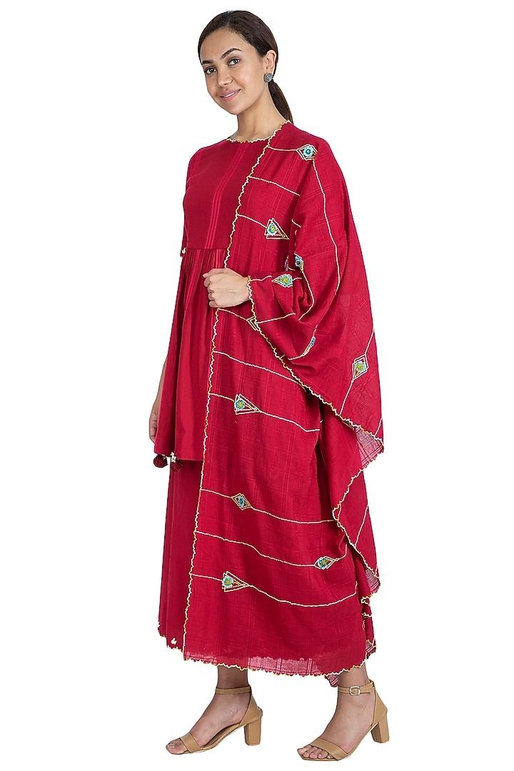 Maroon Hand Embroidered Kurta Set by The Right Cut at Pernia's Pop Up Shop