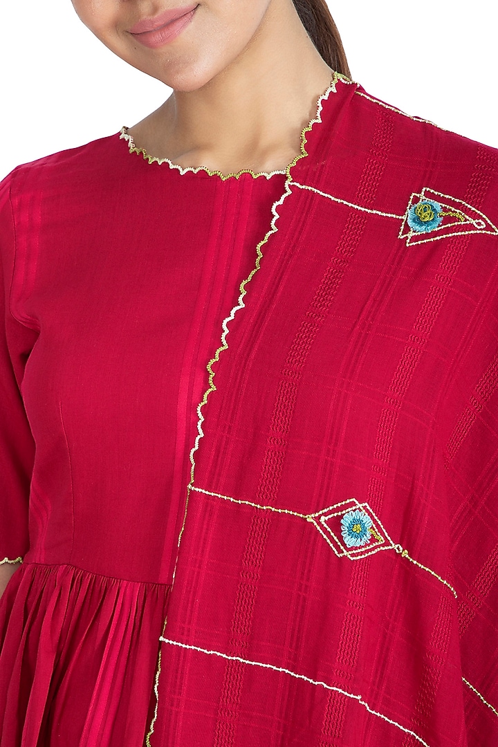 Maroon Hand Embroidered Kurta Set by The Right Cut at Pernia's Pop Up Shop