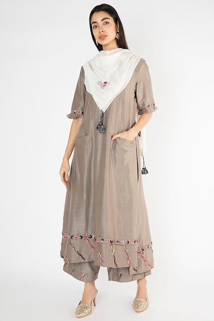 Grey Embroidered Chanderi Kurta With Pants by The Right Cut