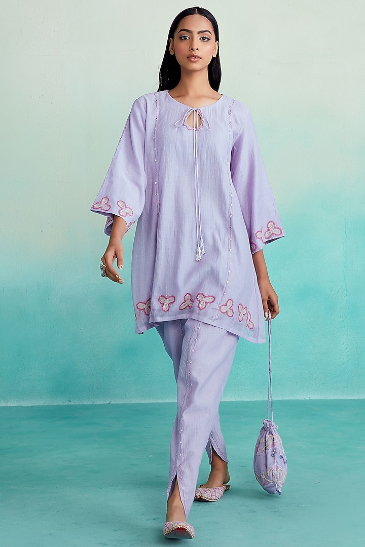 Lavender Chanderi Hand Embroidered Kurta Set by The Right Cut
