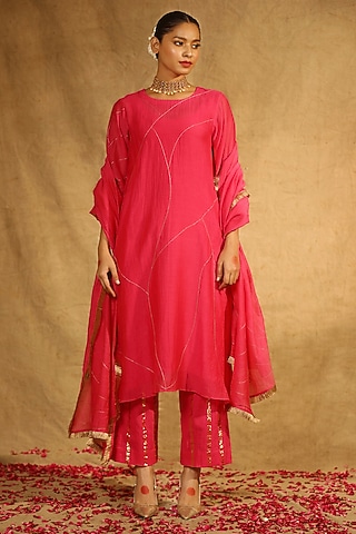 Neon Pink Silk Chanderi Hand Embroidered Kurta Set by Trendy Tokari