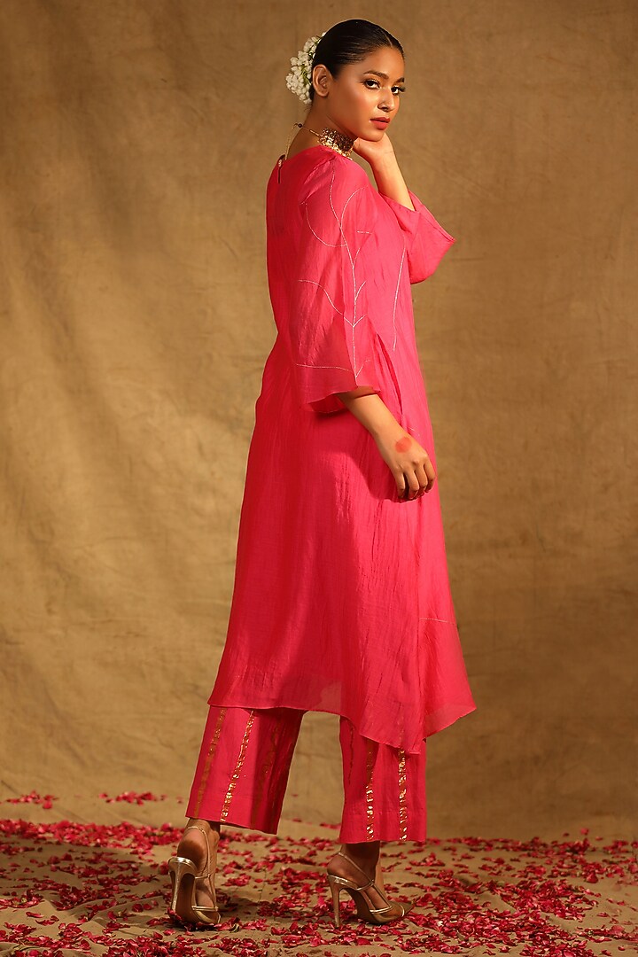 Neon Pink Silk Chanderi Hand Embroidered Kurta Set by Trendy Tokari at Pernia's Pop Up Shop