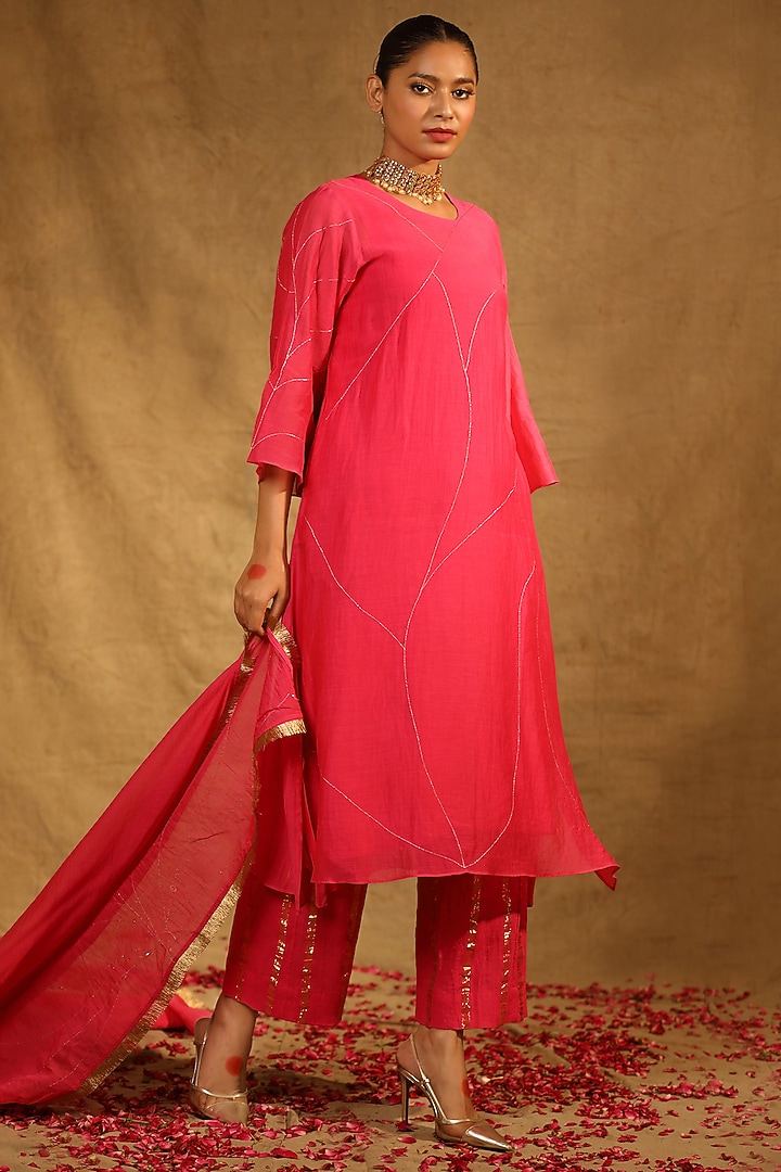 Neon Pink Silk Chanderi Hand Embroidered Kurta Set by Trendy Tokari at Pernia's Pop Up Shop