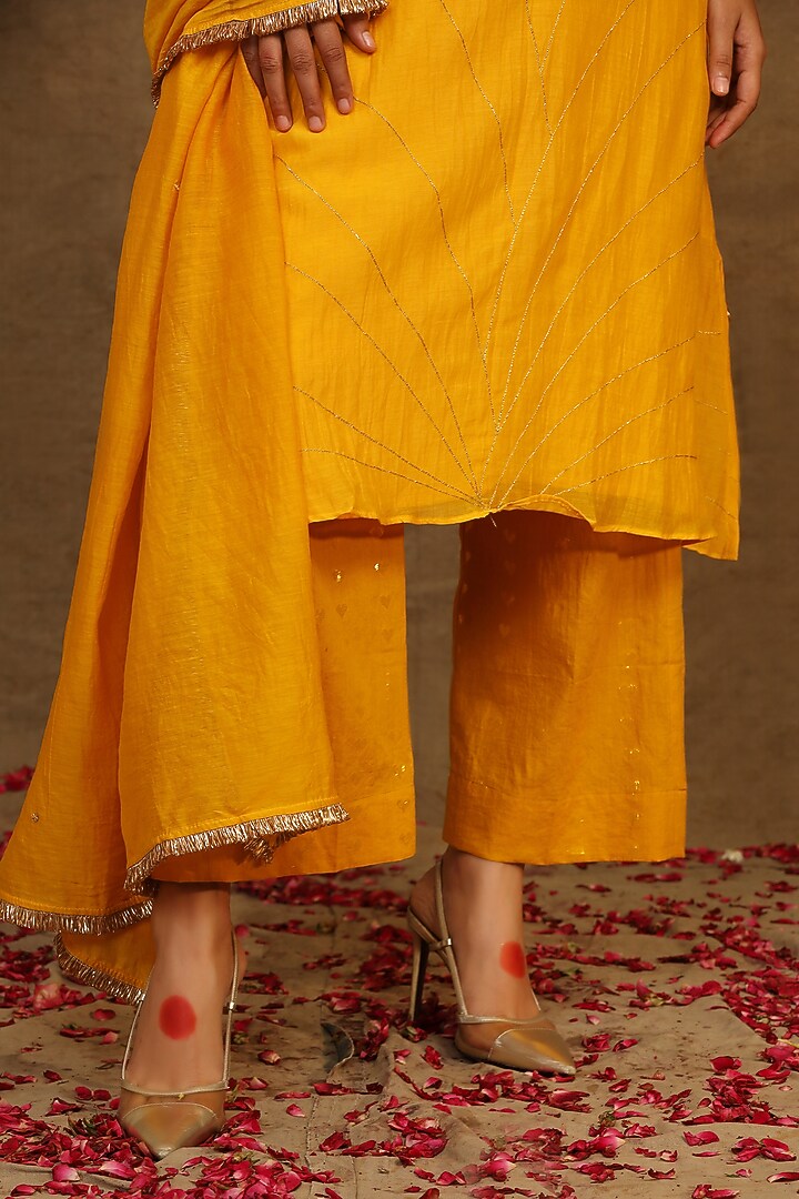 Mustard Yellow Silk Chanderi Badla Hand Embroidered Kurta Set by Trendy Tokari at Pernia's Pop Up Shop