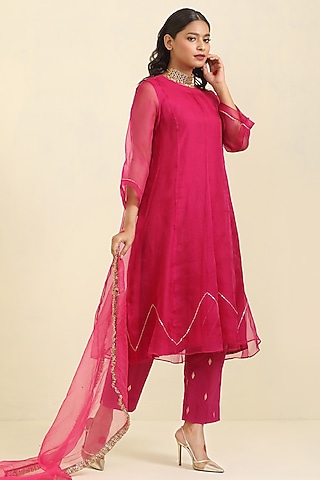 Magenta Pink Organza Hand Embroidered Kurta Set by Trendy Tokari