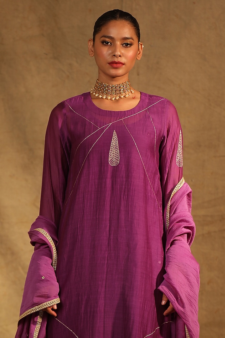 Purple Silk Chanderi Leaf Hand Embroidered Kurta Set by Trendy Tokari at Pernia's Pop Up Shop