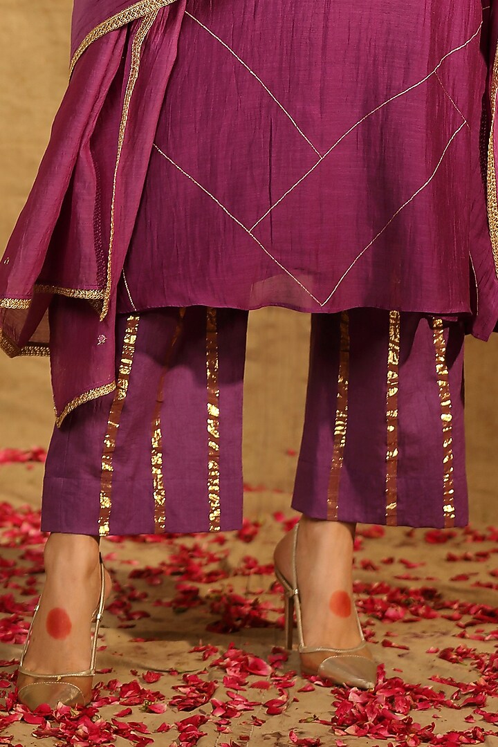 Purple Silk Chanderi Leaf Hand Embroidered Kurta Set by Trendy Tokari at Pernia's Pop Up Shop