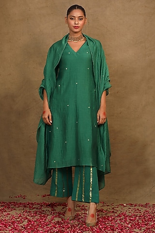 Emerald Green Silk Chanderi Mirror Hand Embroidered Kurta Set by Trendy Tokari