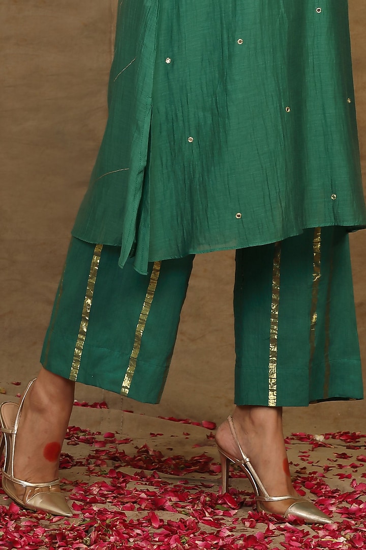 Emerald Green Silk Chanderi Mirror Hand Embroidered Kurta Set by Trendy Tokari at Pernia's Pop Up Shop