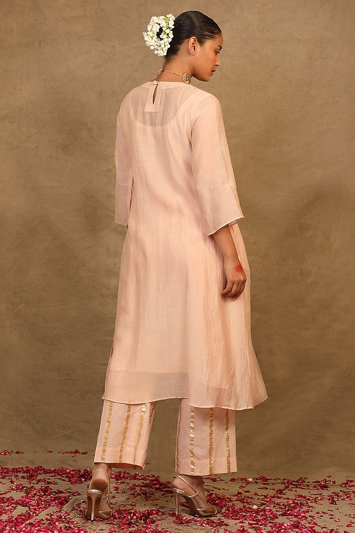 Peach Silk Chanderi Mirror Hand Embroidered Kurta Set by Trendy Tokari at Pernia's Pop Up Shop