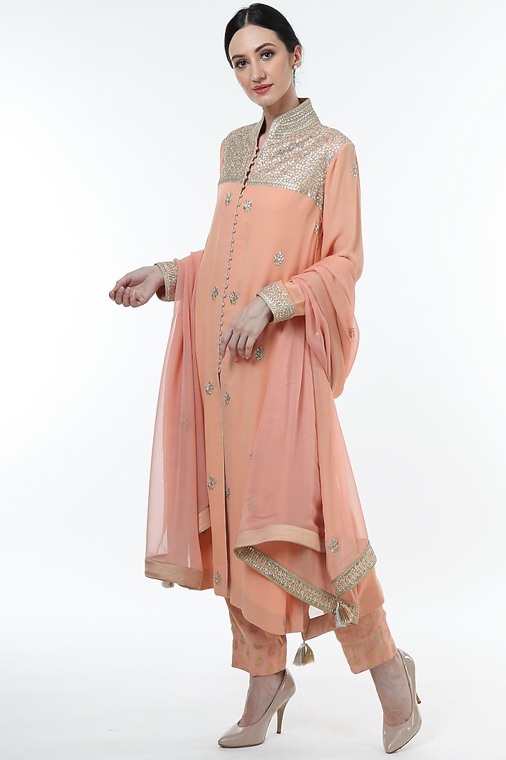 Peach Gota Patti Embroidered Kurta Set by Trisvaraa at Pernia's Pop Up Shop