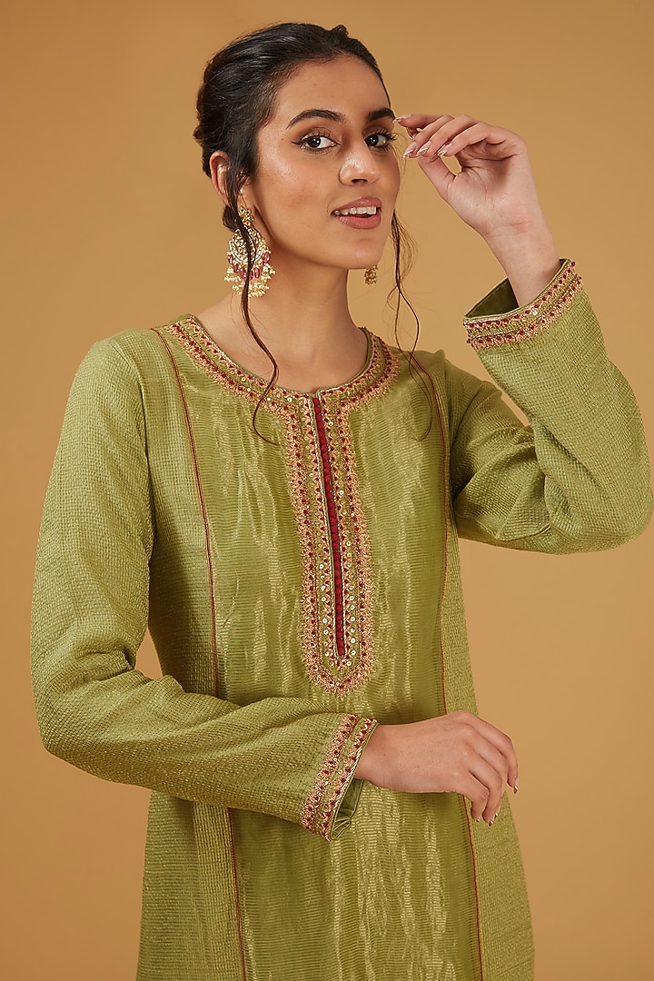 Mehendi Green Handloom Pure Silk Hand Embroidered Kurta Set by Trisvaraa at Pernia's Pop Up Shop