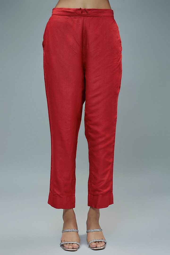 Red Crinkled Cotton Mirror Hand Embroidered Kurta Set by Trisvaraa at Pernia's Pop Up Shop