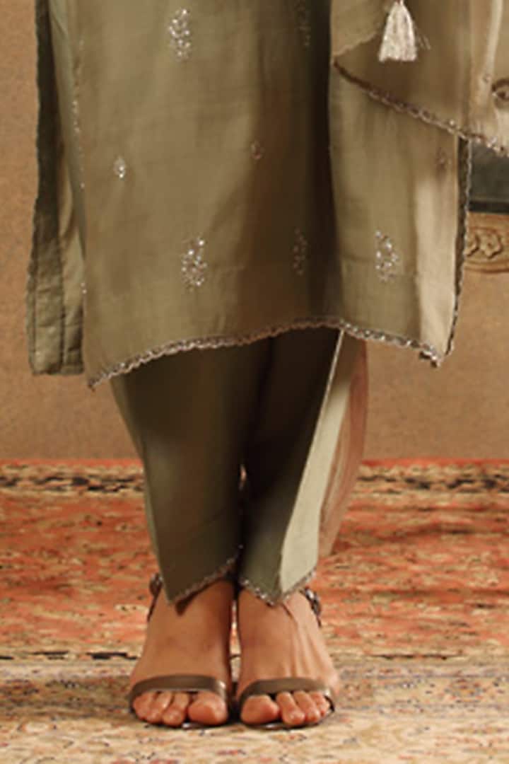 Sea Green Handwoven Katan Silk Embroidered Kurta Set by Trisvaraa at Pernia's Pop Up Shop