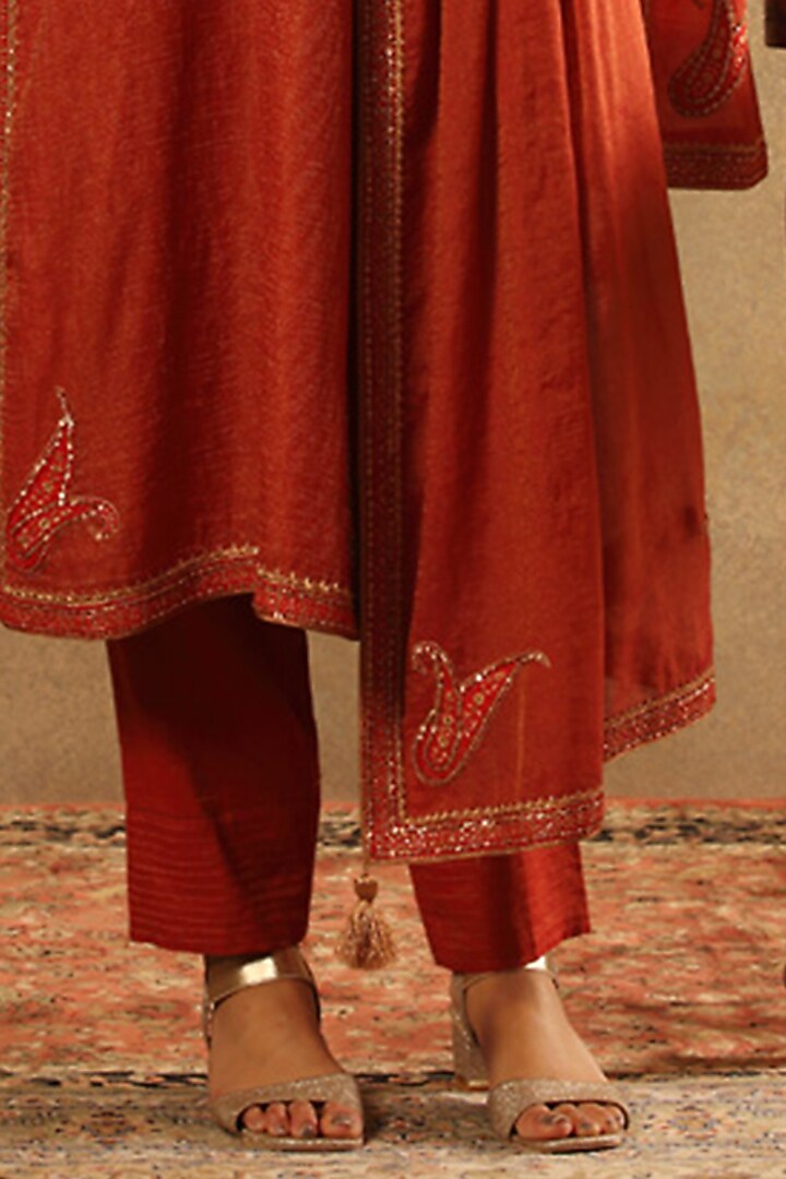 Clay Red Silk Cotton Embroidered Kurta Set by Trisvaraa at Pernia's Pop Up Shop