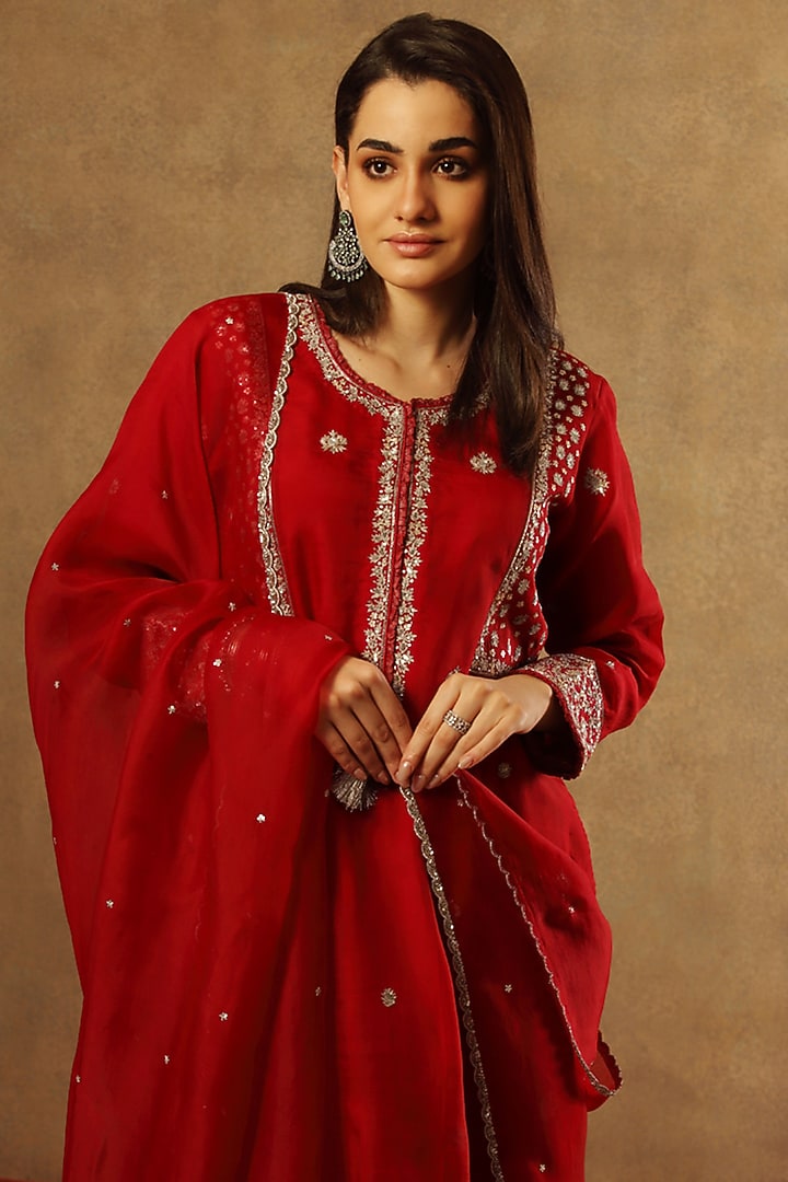 Red Handwoven Katan Silk Embroidered Kurta Set by Trisvaraa at Pernia's Pop Up Shop