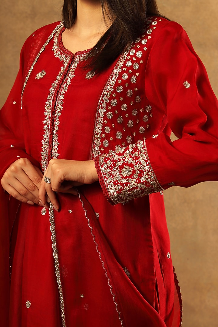 Red Handwoven Katan Silk Embroidered Kurta Set by Trisvaraa at Pernia's Pop Up Shop