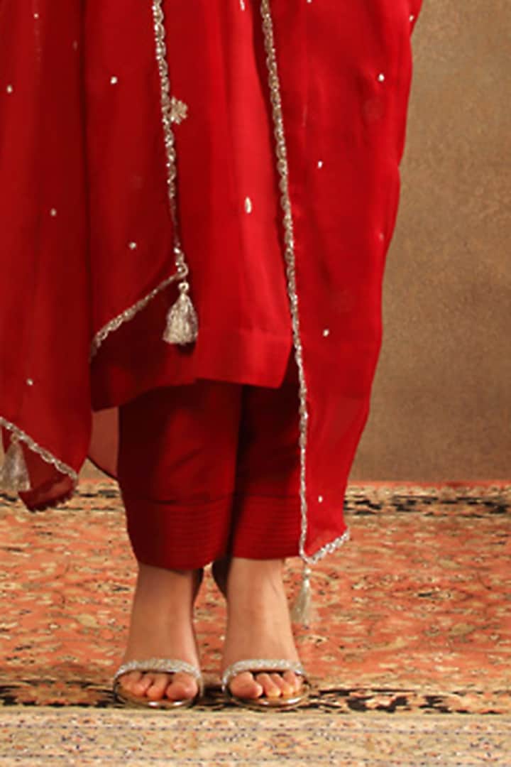 Red Handwoven Katan Silk Embroidered Kurta Set by Trisvaraa at Pernia's Pop Up Shop